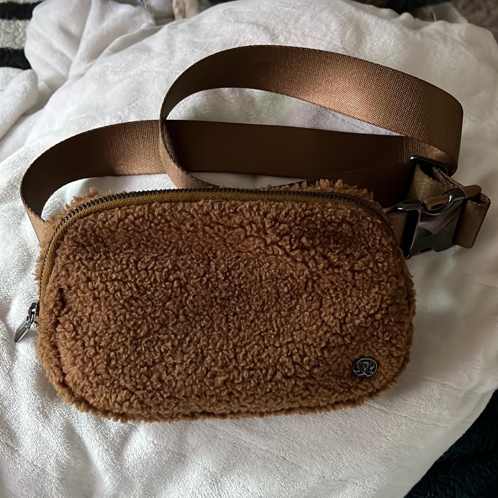 Rare teddy fleece everywhere belt bag
